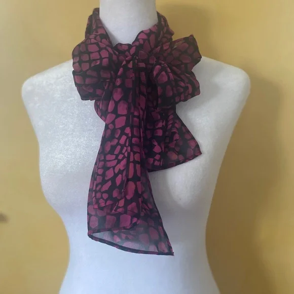 Elegant Pink and Black Chiffon Scarf - Picture 8 of 9